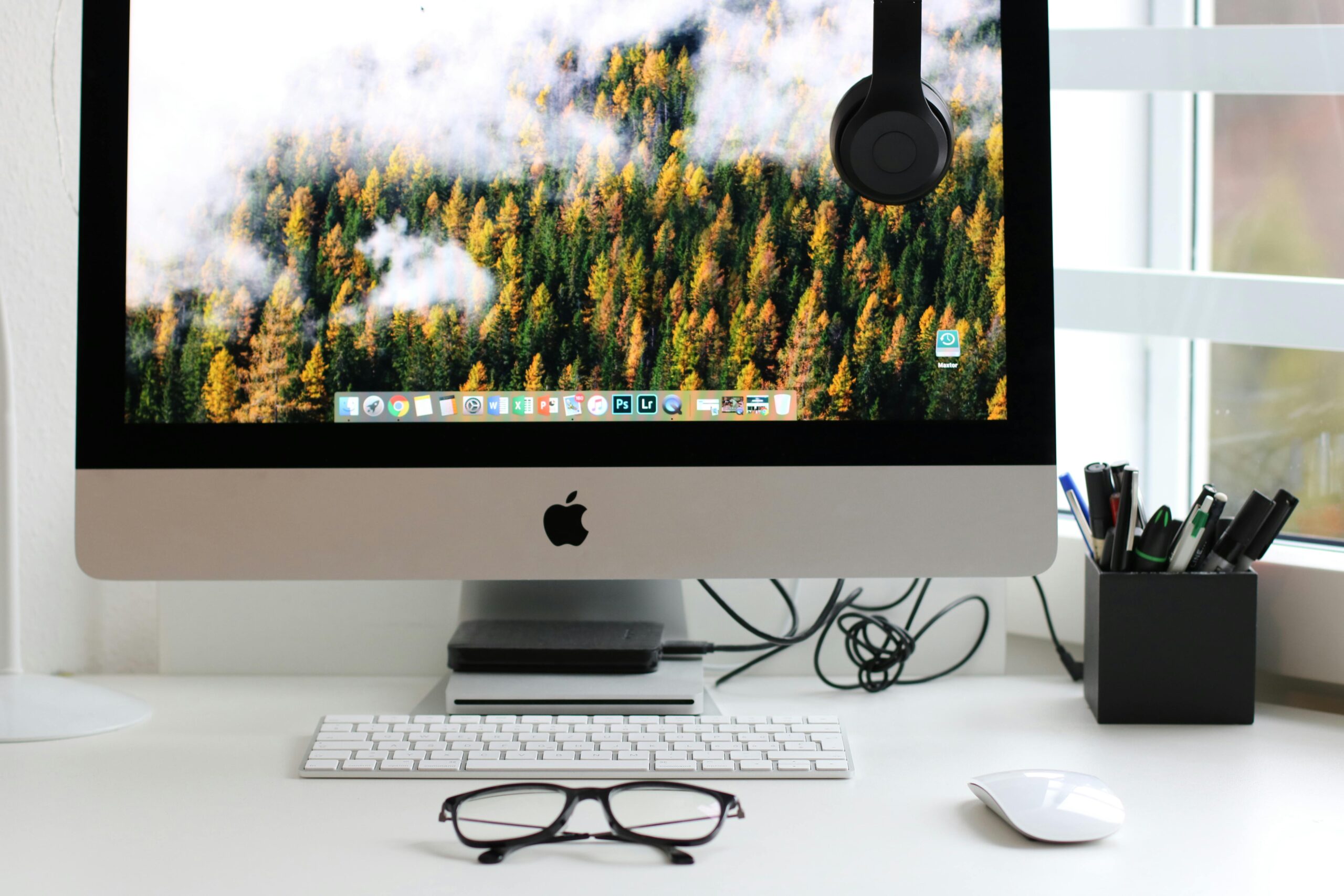 10 Awesome Ways To Customize Your Desktop Layout scaled 1